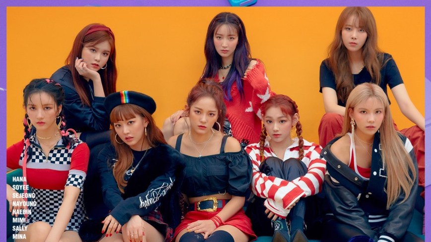 Depois de comprar a coroa de flores pelo correio, a Jellyfish se prepara para o enterro do gugudan