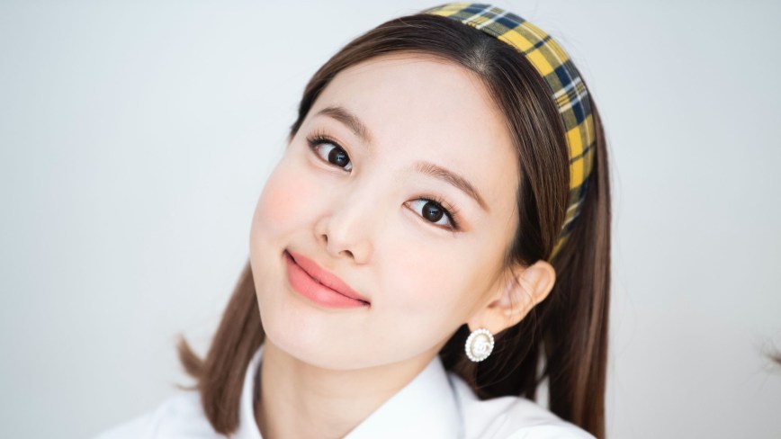 Por quanto tempo mais o stalker da Nayeon seguirá livre + linha do tempo do caso + saiba como ajudar a proteger