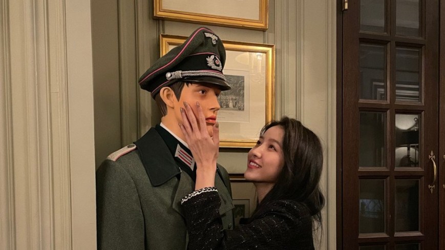 Sowon, polêmica de nazismo e a figura falsa de “burro” do idol coreano