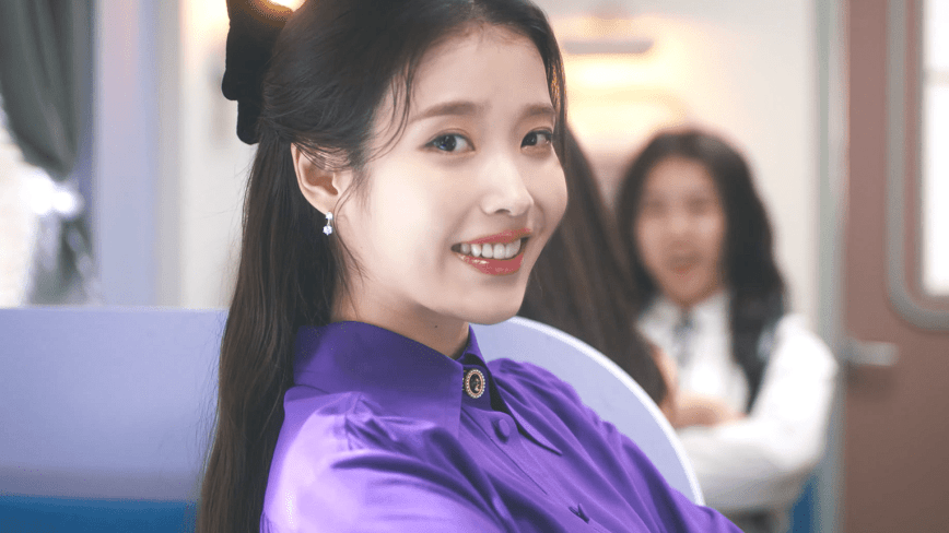 LILAC traz de volta a estética sonora retrô do ano passado – e claro que vai hitar, pois foi a IU que lançou