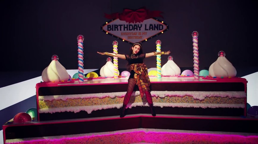 Hoje é meu aniversário: nada mais justo que comentar sobre o debut da Somi