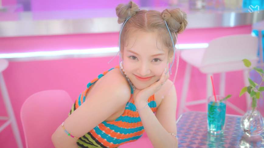 A Hyoyeon tá tão desesperada por um viral que ela tirou o velho Sooman da cama DUAS VEZES!