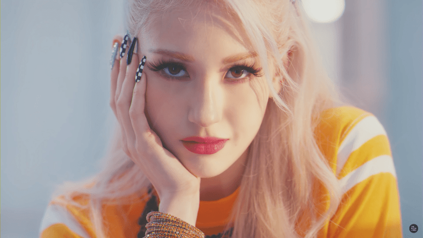 Ter XOXO como a música principal de um primeiro full álbum me faz pensar que todo mundo detesta a Somi