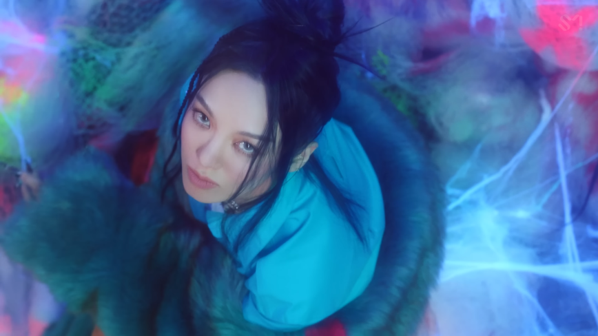 Hyoyeon surpreende em Deep e serve uma das melhores farofas eletrônicas do ano