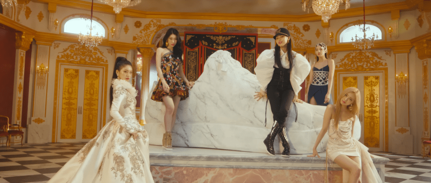 Sneakers é uma sapatada do ITZY na minha cara pra ver se eu acordo depois de uma música tão desinteressante