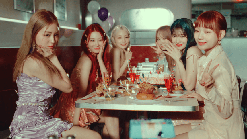 Depois de seguir o conselho de muitas unnies, o Rocket Punch consegue sua primeira parcela do Auxílio Gostosa com Flash