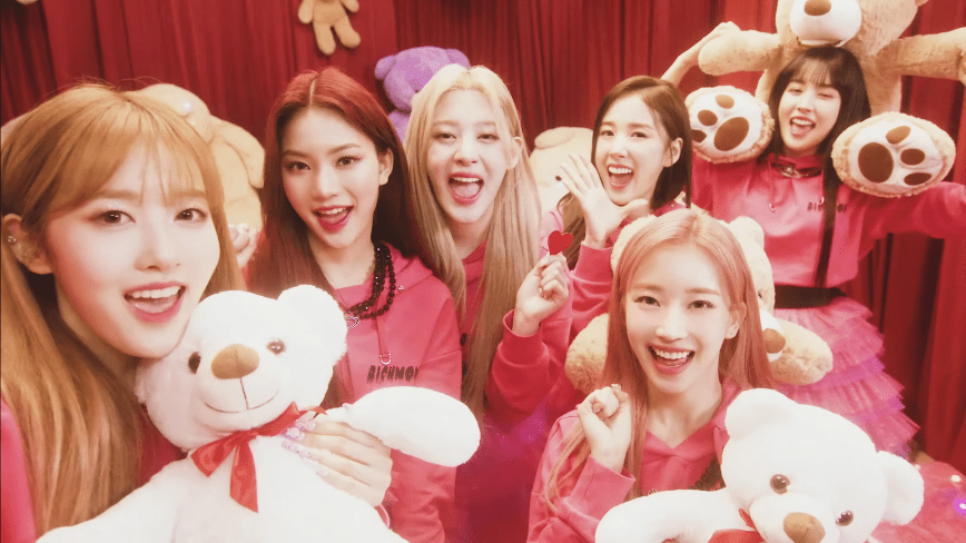 Com Teddy Bear, o STAYC realiza seu ciclo do nugu promoter pro mundo e talvez de volta pro nugu promoter