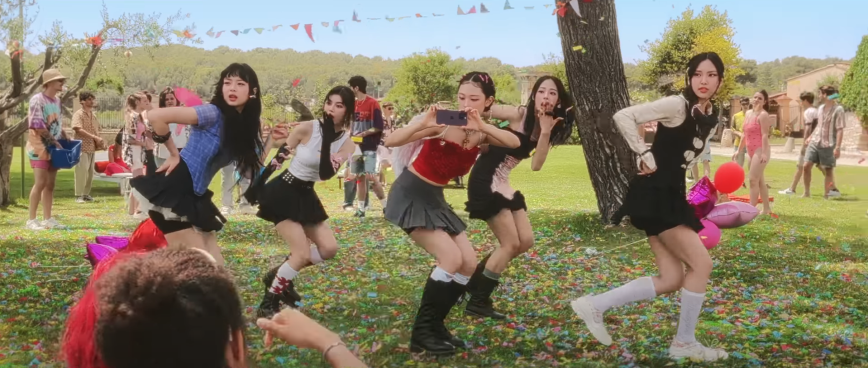 Em menos de um ano, de forma estranha, o NewJeans passa de grupo querido a lixo sonoro dentro da fanbase com ETA